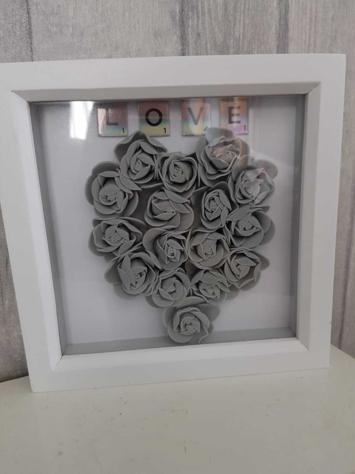 Box_Frame_Love_Grey_Flowers