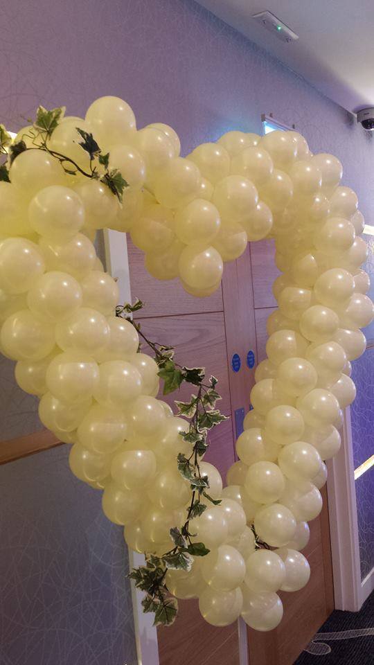 Wedding_Decor_Heart_Of_Balloons