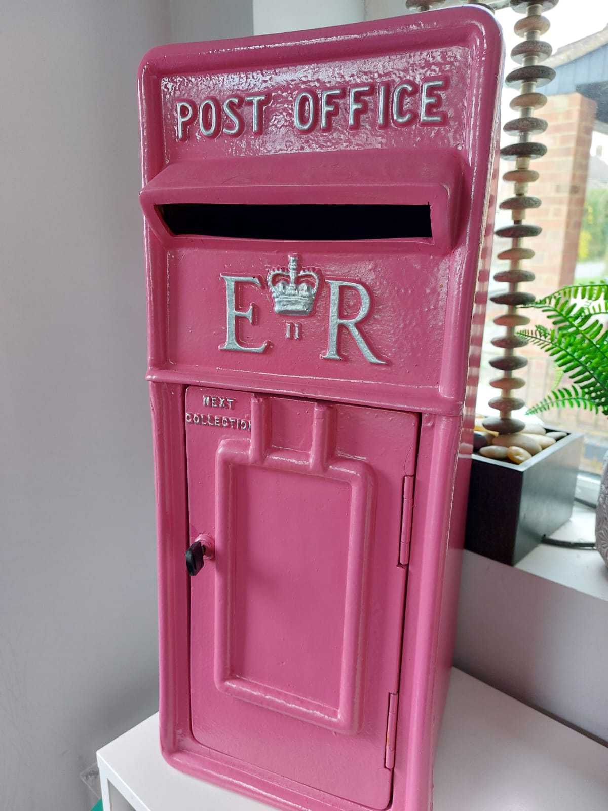 Post_Box_Hot_Pink