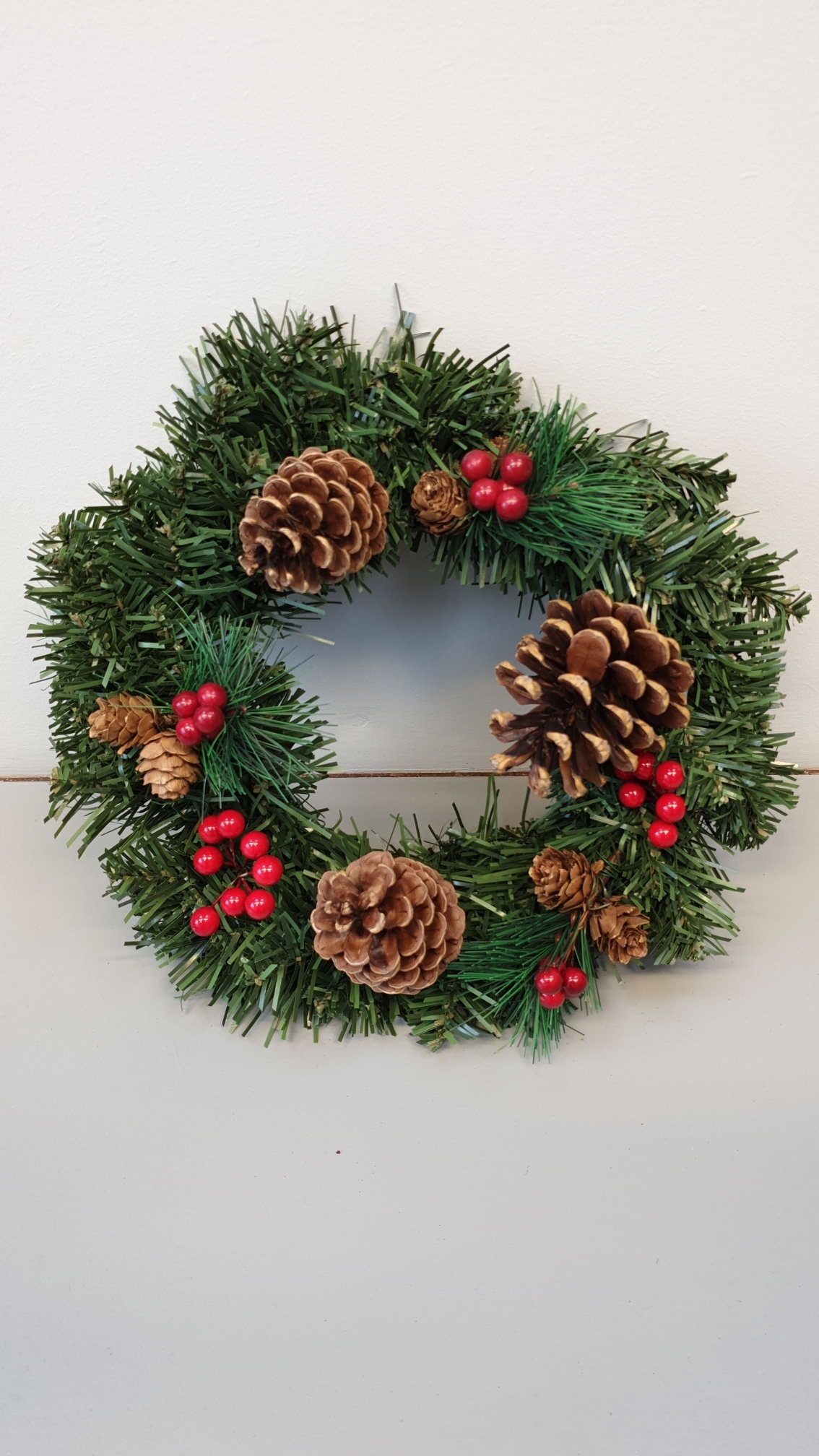 Mini_Artificial_Wreath_-_Berrys_and_pine_cones_resized