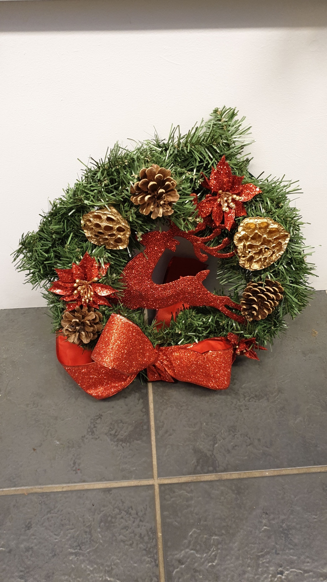 Large_Artificial_Wreath_-_red_Raindeer_resized