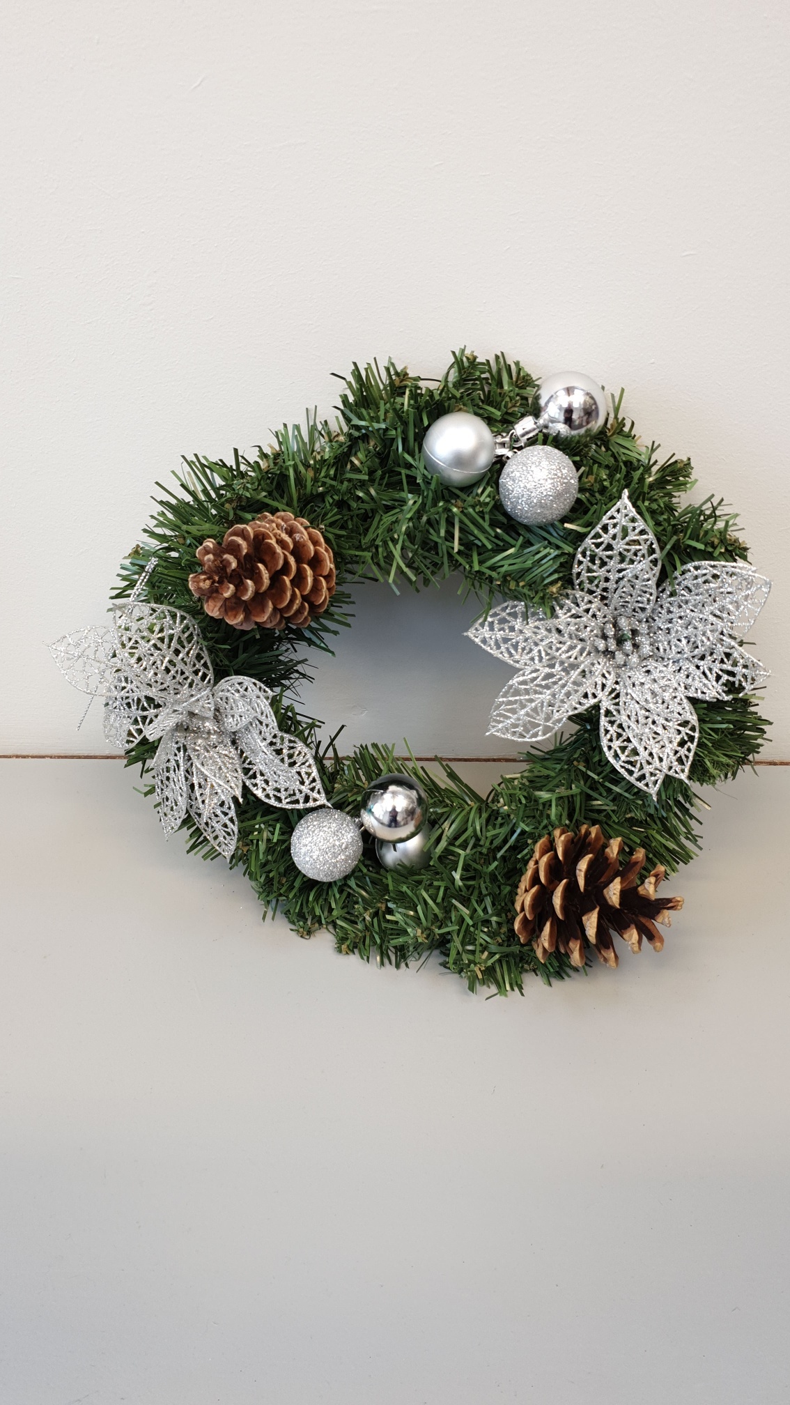 Mini_Artificial_Wreath_-_Silver_Baubles__pinecone_resized